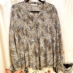 NWOT Cute smocked animal print top in size L